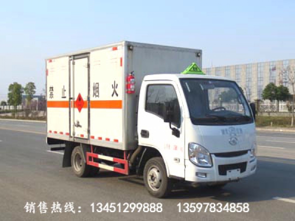 躍進(jìn)易燃?xì)怏w運(yùn)輸車(汽油國六)