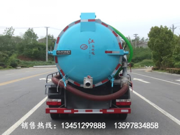 東風小霸王吸污車(國六)